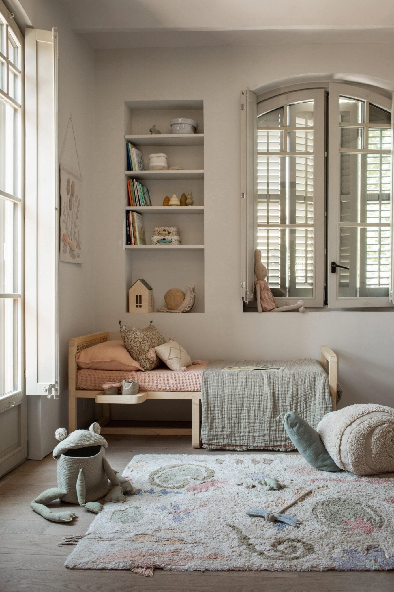 Pouf Mr. Snail - Le Petit Marché Home Furniture